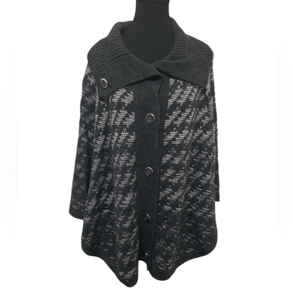 Laura Grey Shrug/Poncho/Sweater Wrap Size S/M with button details - Like New